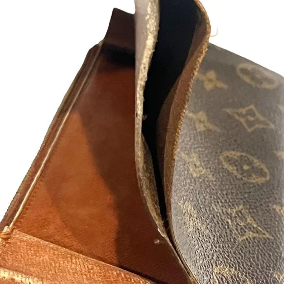 Authentic Louis Vuitton Monogram Canvas Sarah Wallet Date Code: 8911AN - Picture 6 of 16